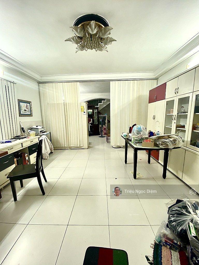 Chủ hạ 500 triệu chỉ 13.9 tỷ. lô góc trần quang diệu quận 3 hxh ô tô ngủ trong nhà .