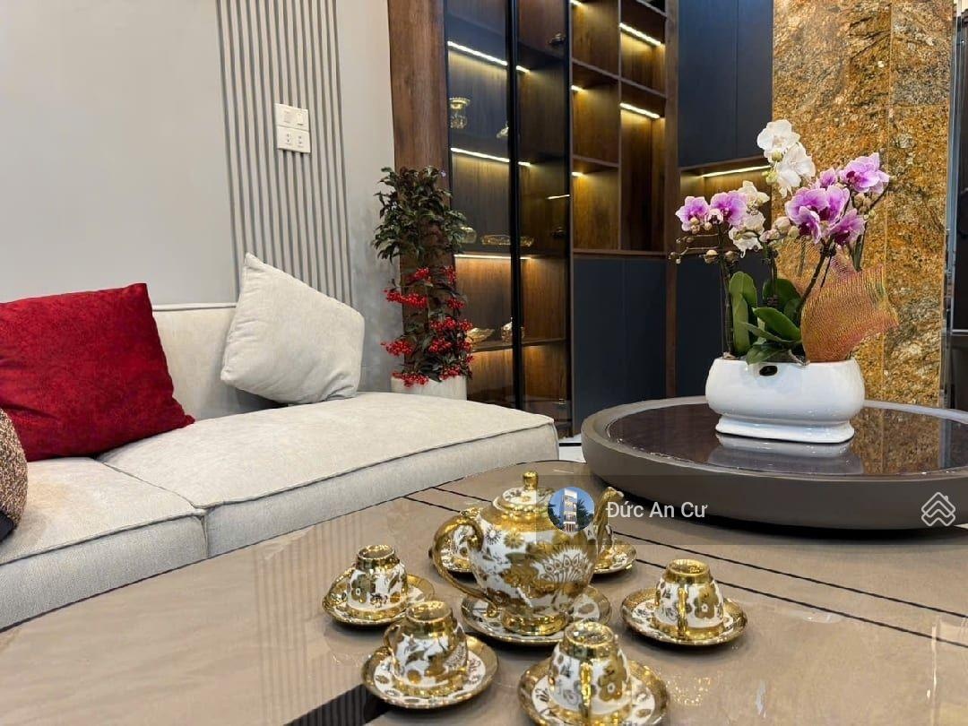 Bán nhà Thanh Nhàn, Hai Bà Trưng 30m2 x 6 tầng thang máy, full nội thất, gần phố, 9.5 tỷ