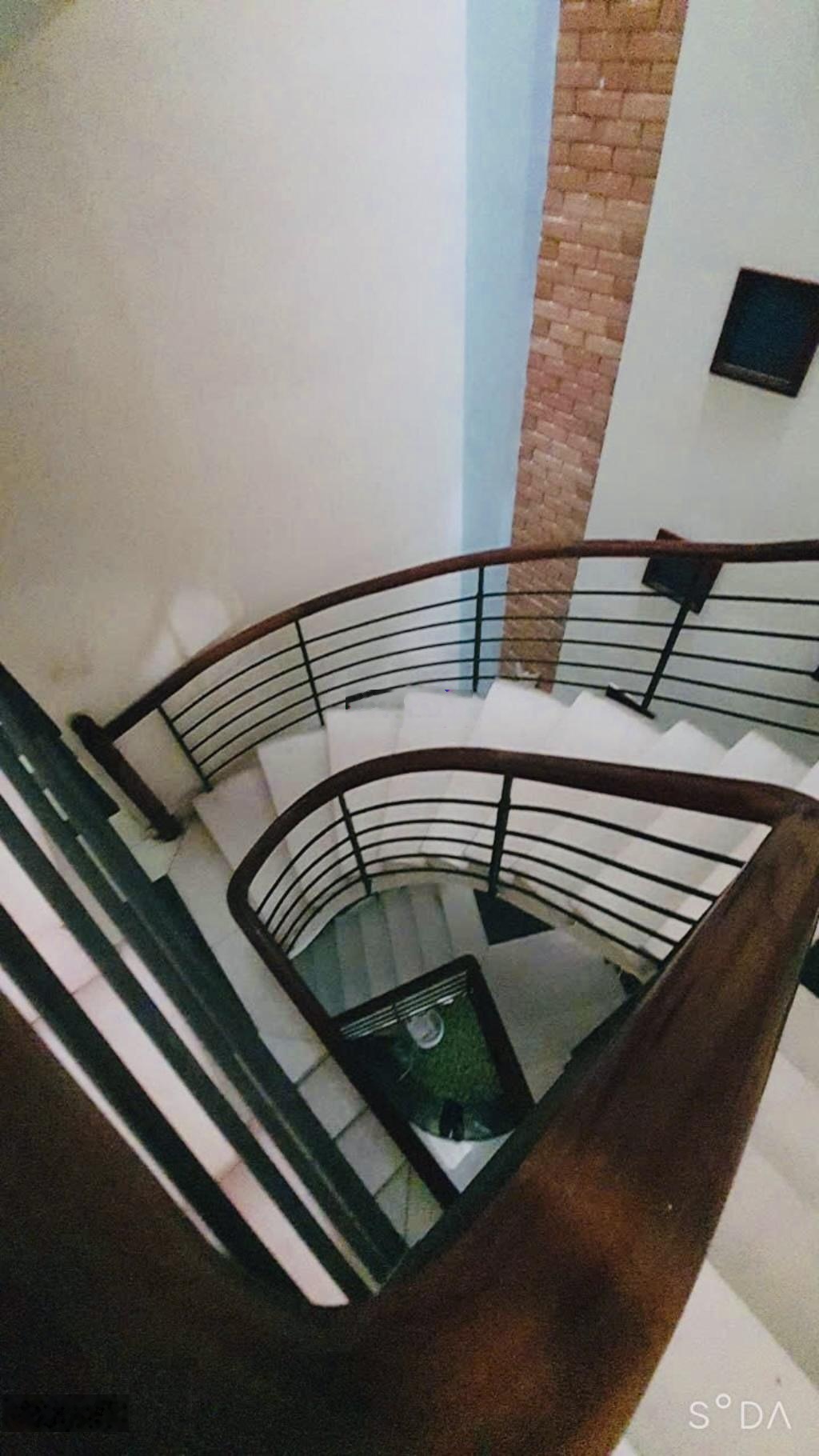 Quá rẻ chỉ 136tr/m2 kề Nguyễn Văn Trỗi-hẻm xe hơi quay đầu-120m2-5 tầng-sát mặt tiền-ngang 4,2mx29m