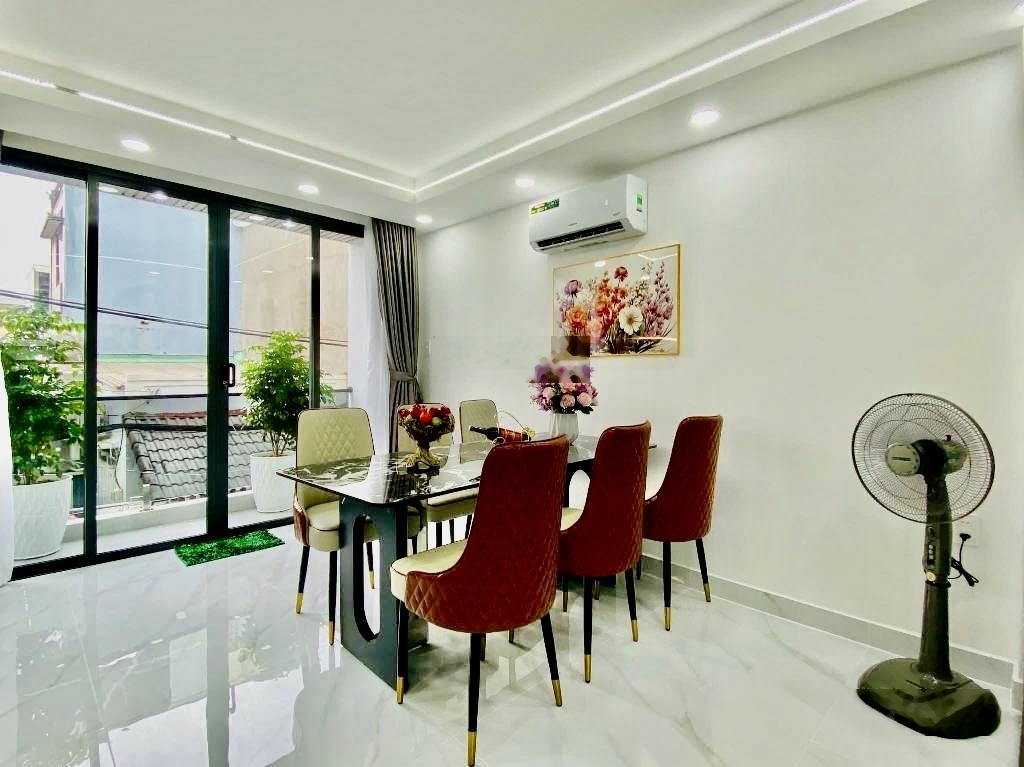 Nhích 9 Tỷ có nhà đẹp 4 Tầng Thang Máy 2 mặt HXH Thống Nhất.