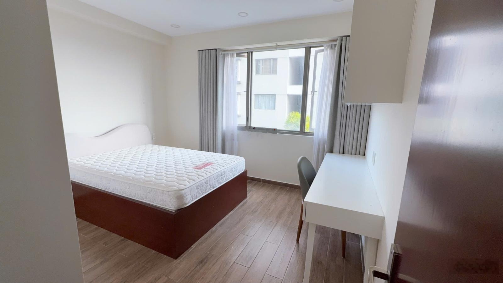 GẤP. Chủ gửi bán gấp trong tháng căn hộ 3pn view biệt thự nội thất cao cấp cc Hưng Phúc giá 9,830tỷ