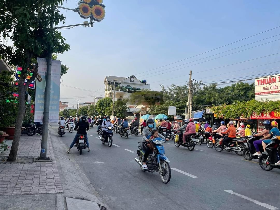 Hạ còn 12TR /m2 (Bao giá xung quanh) - Có bán lẻ 1 Nền (6*33) - Sổ 2007 tới giờ chưa qua ĐT