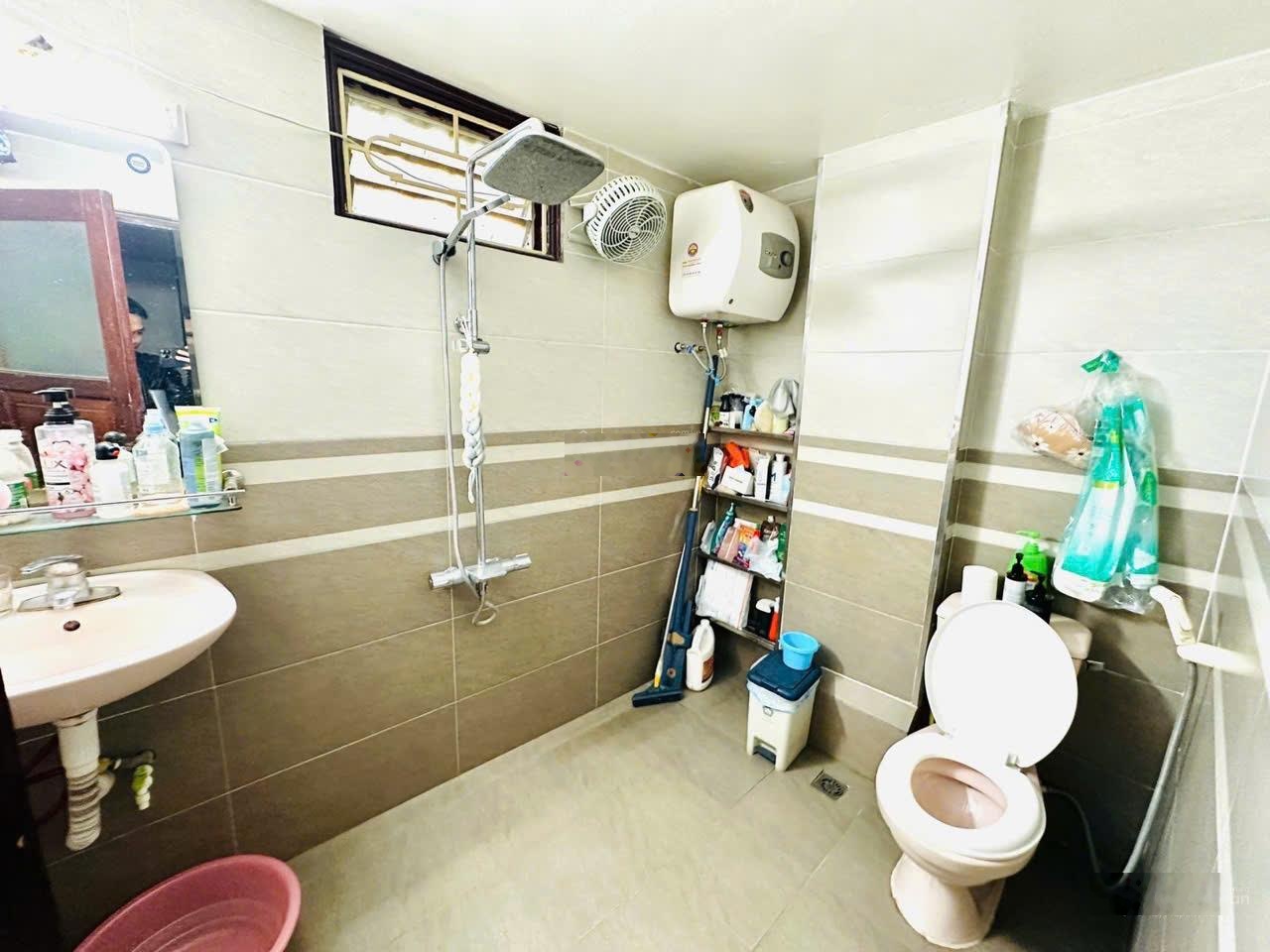 Căn hiếm khu vực hoàng quốc việt gara oto thang máy nhập khẩu - thanh khoản cực tốt