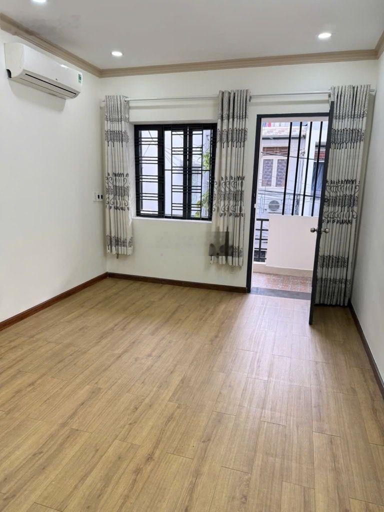 Bán nhà mặt tiền kinh doanh ngay lê văn sỹ , khu phố sầm uất , hẻm nhựa 6m, giáp quận 3 . phú nhuận