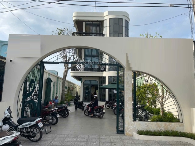 Bán Hoặc Cho Thuê Nhà Mặt Tiền Nguyễn Chí Thanh 8x30 Có Thang Máy Nhà Mới Đẹp