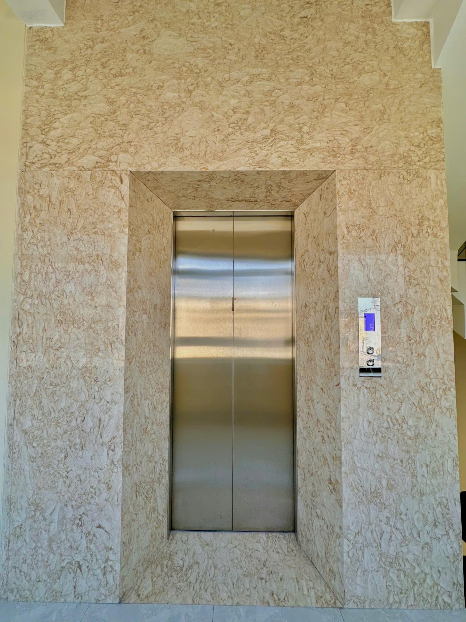 Bán nhà góc 2 mặt tiền cực đẹp tại 147 Ni Sư Huỳnh Liên, P.10, Quận Tân Bình