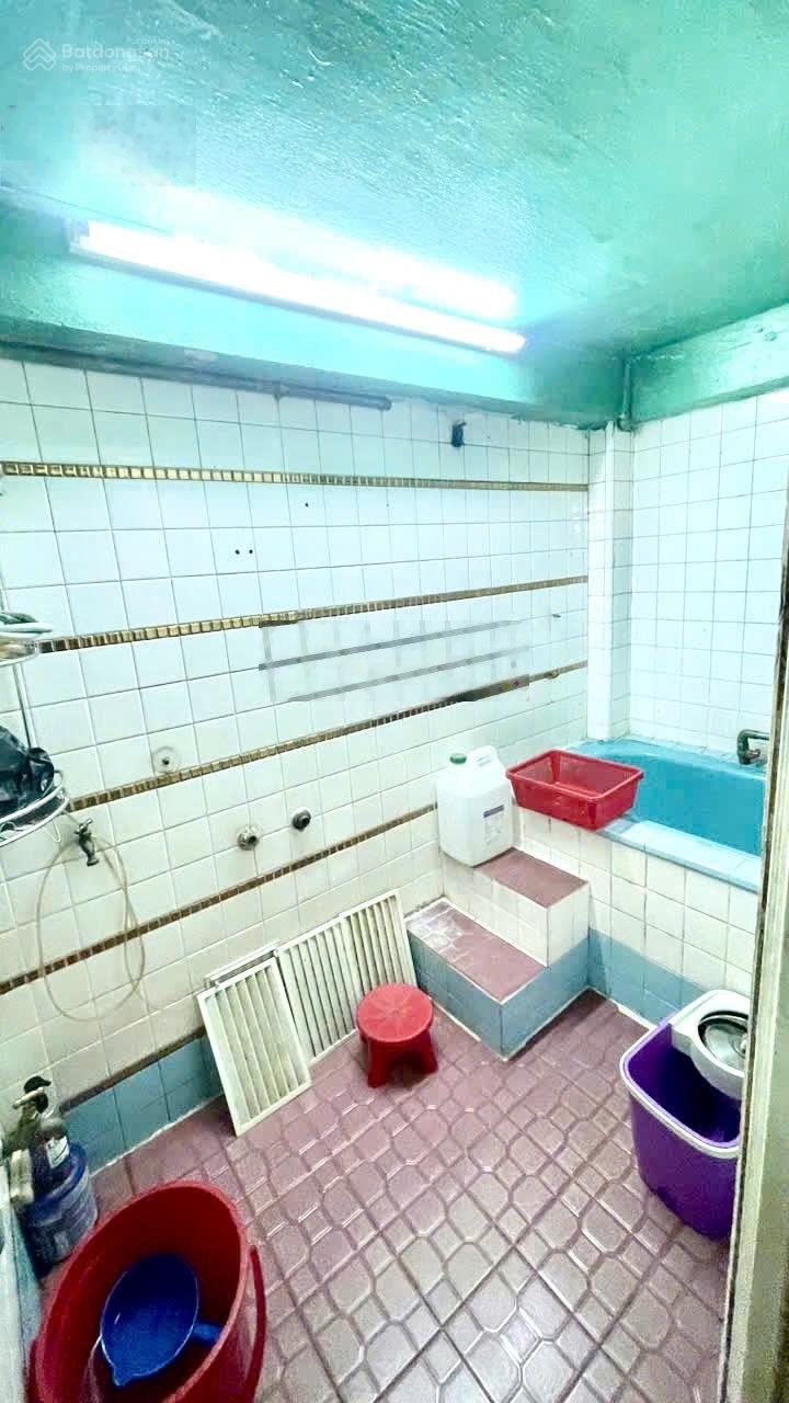 Chỉ 3.1 tỷ, chung cư lầu 1, diện tích khủng 112m2, 4PN 2WC, ngay Trần Hưng Đạo - Quận 5, SHR