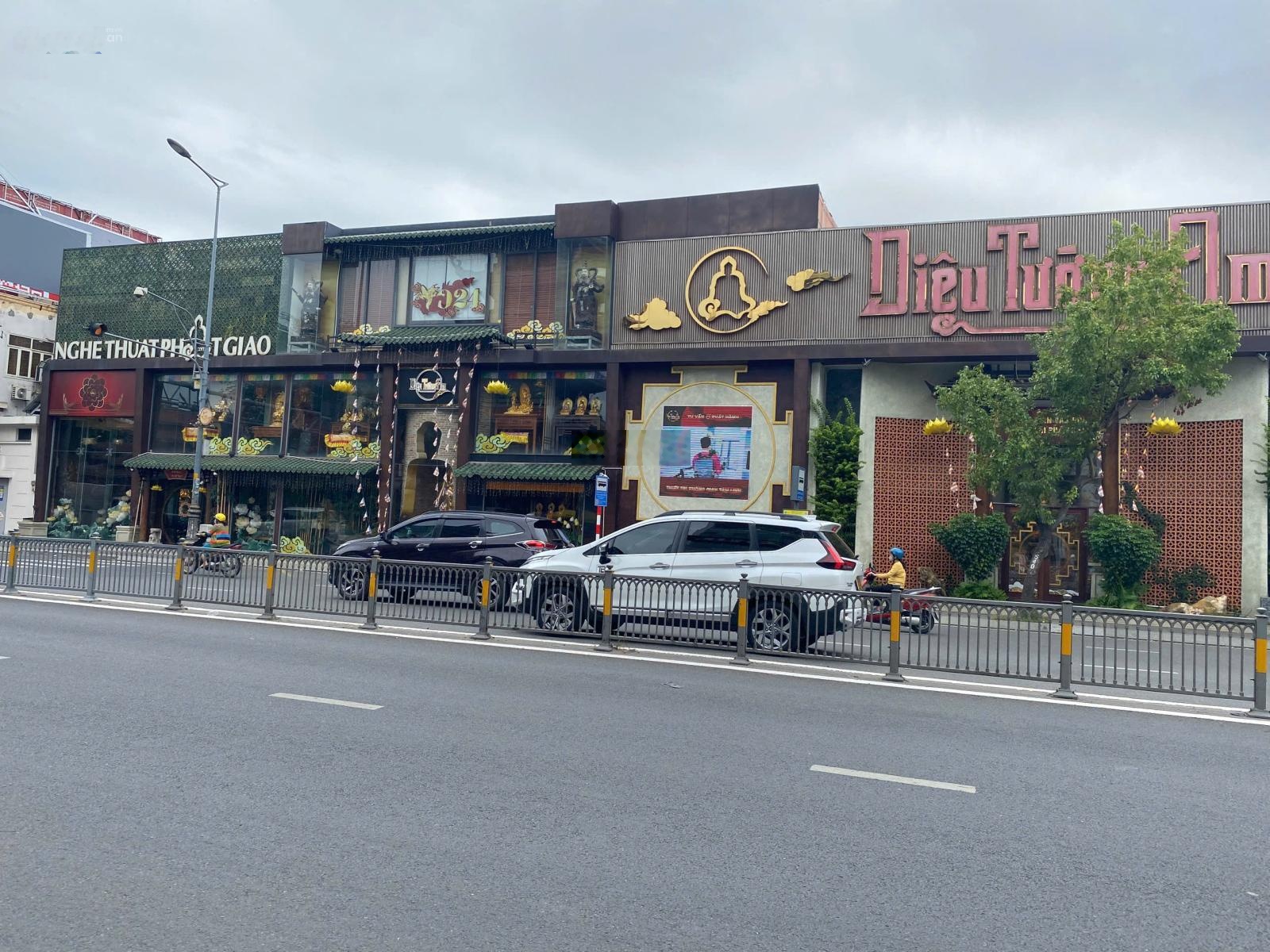 Bán căn mặt tiền trước sau Nguyễn Thái Sơn ( 6.5x20) - 130m2- 3 tầng - HĐT 88tr/tháng - Giá 28.5 Tỷ