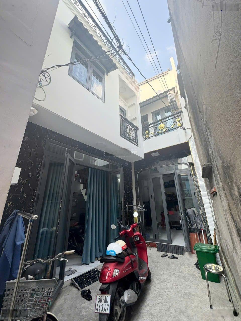 Chỉ hơn 2 tỷ có ngay nhà đẹp ngay chợ btđ giáp tên lửa tiếp giáp hl2 2 tầng 18m2 ko quy hoạch ko l