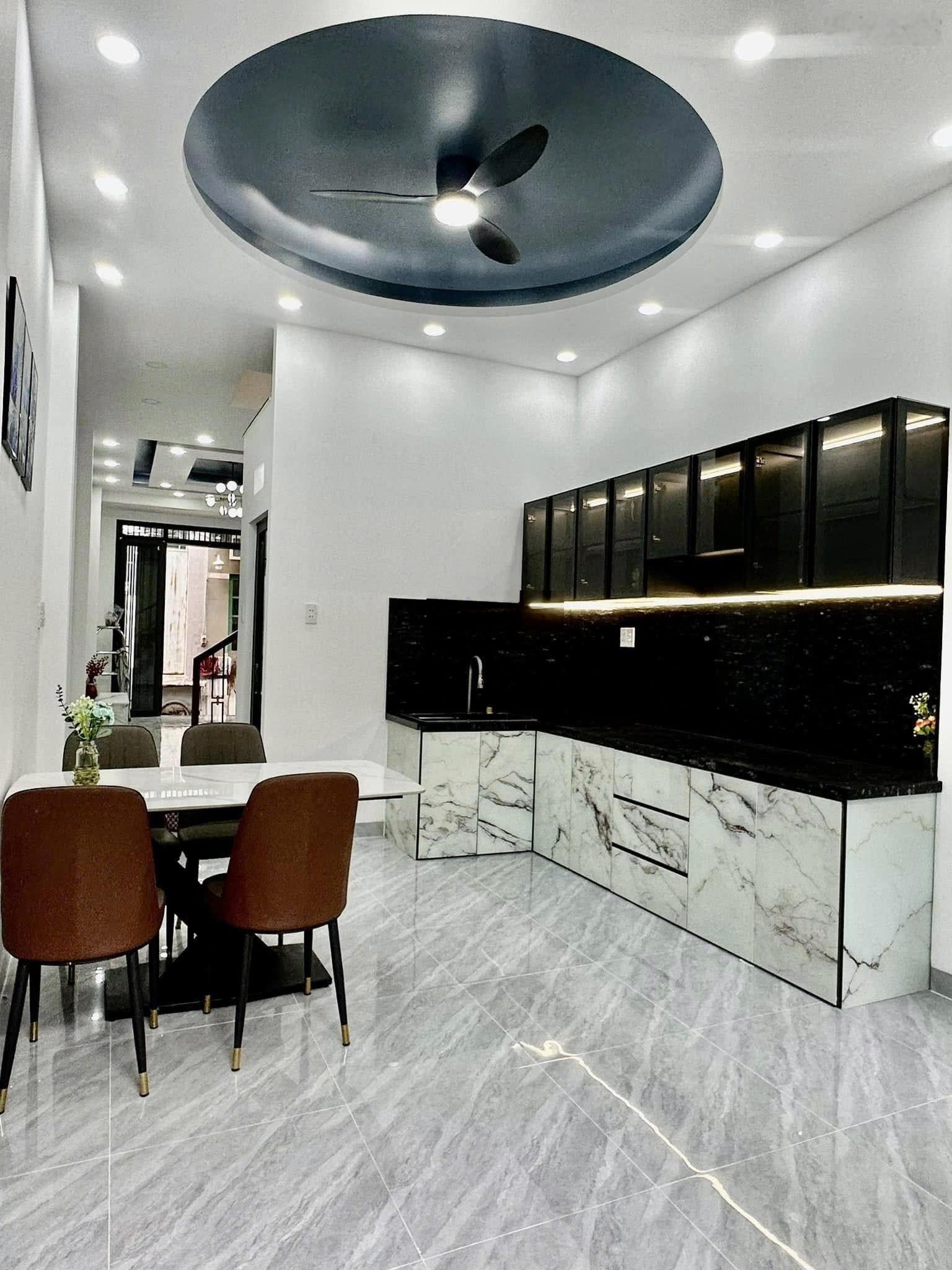 Bán gấp nhà đẹp phú nhuận ở ngay giá tốt hiếm có.