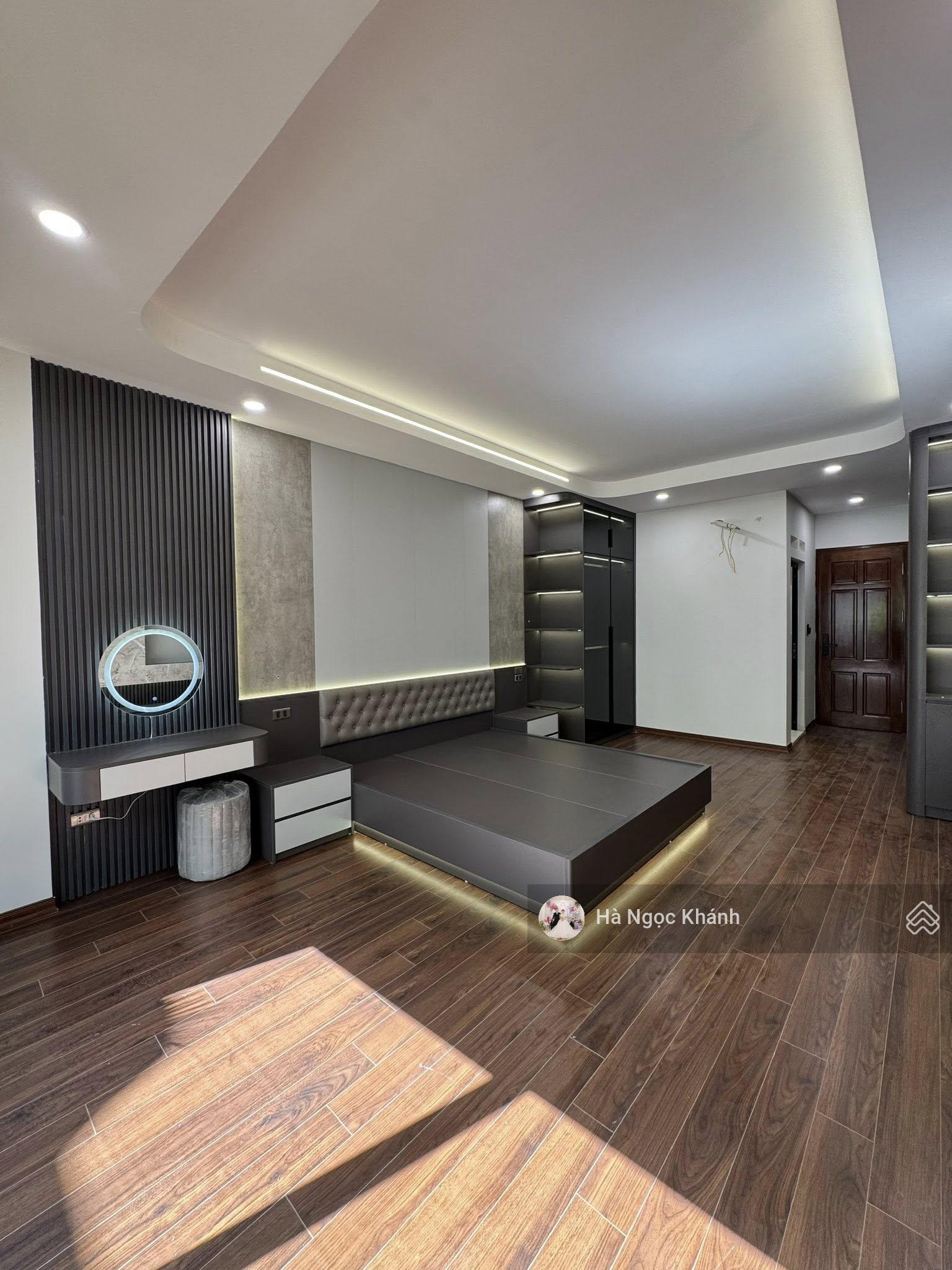 Đường ô tô, ngõ thông, gara 2 xe phố trường chinh; 19,7 tỷ: 51m; mt: 5,2m; 7 tầng thang máy dân xây