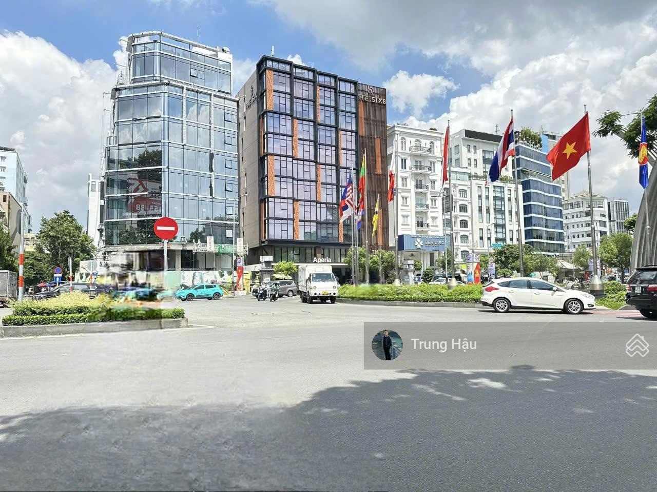 Bán toà nhà MT Trường Sơn, Q. Tân Bình DT 2.500m2 sàn - hầm - 10 tầng, HĐT 400 triệu - giá 90 tỷ