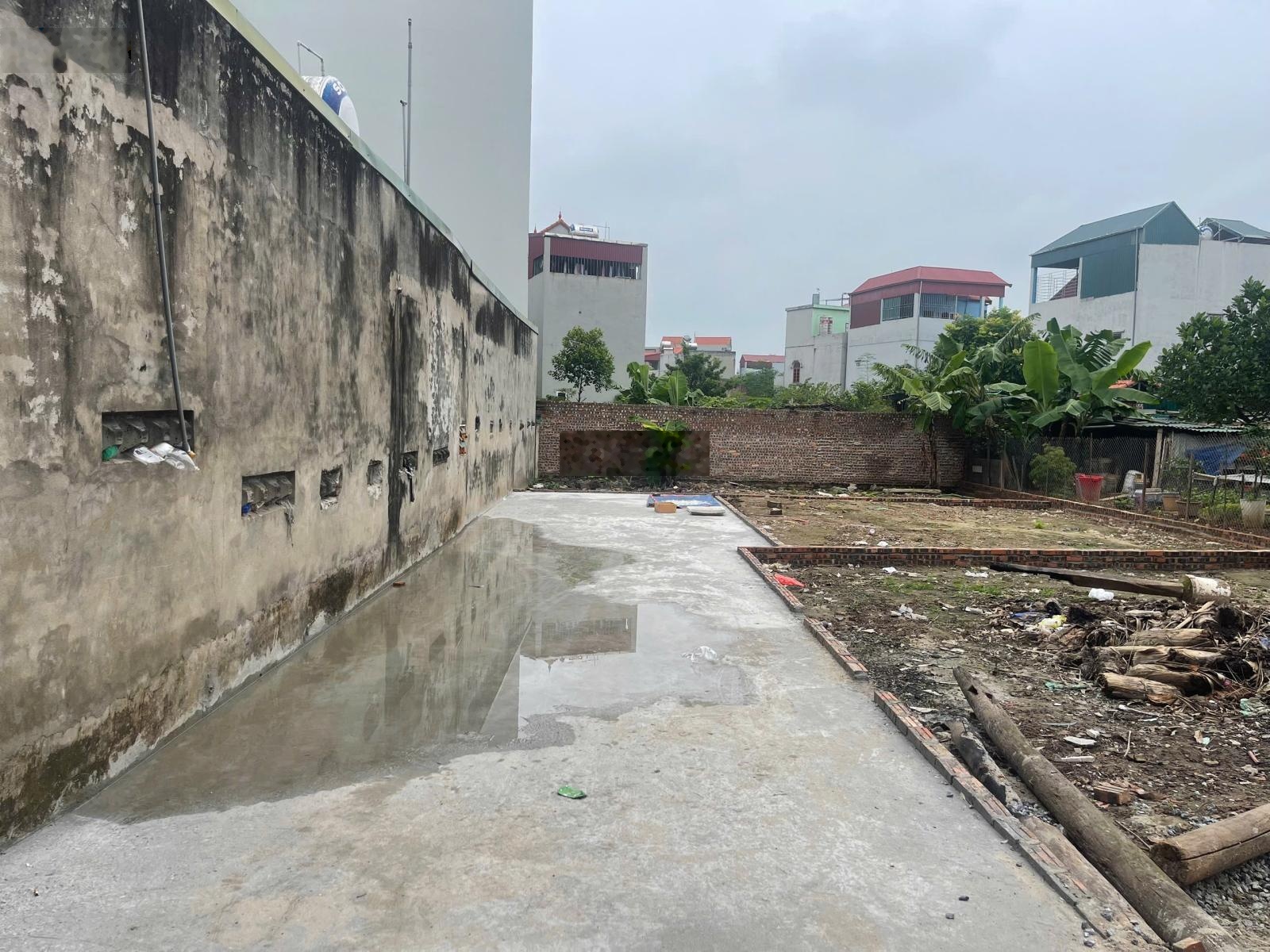 55.5m2 đất sổ rẻ nhất Long Biên mặt ngõ 4m giá chỉ 4.3 tỷ, liên hệ: 0902132489