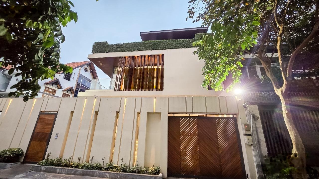 Bán Nhà Ngang 8m VIP Nguyễn Văn Trỗi - Phú Nhuận - 2 Tầng - HĐT: 200TR/TH - Giá: 60 Tỷ