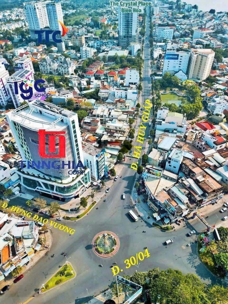 Bán biệt thự gần CV Biên Hùng, DT 10m x 20m, đường 6m thông chỉ 10 tỷ