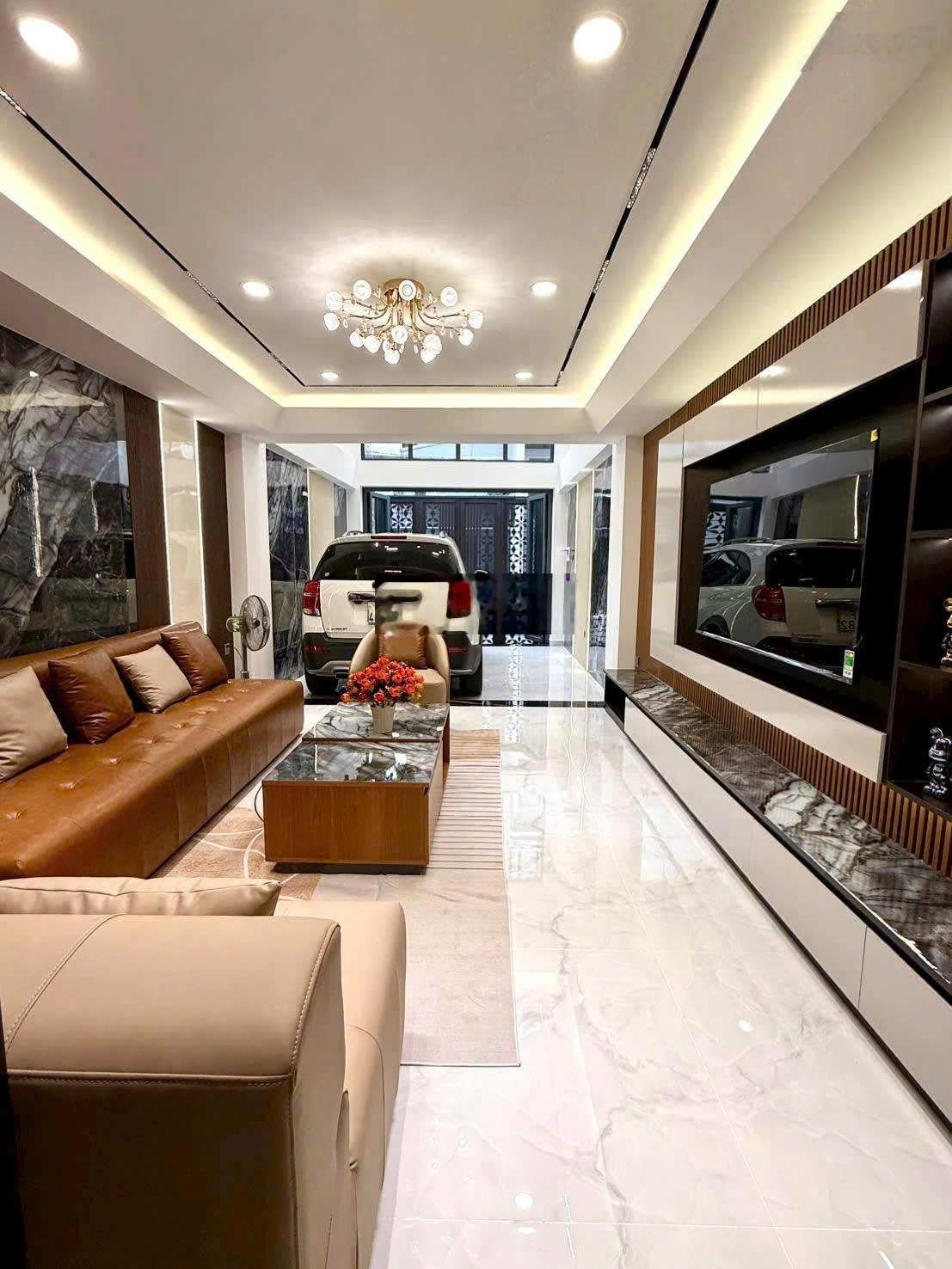 Bán nhà hẻm 766 CMT8, đường 10m, 2 oto né nhau - DT 3,8 x 15m, trệt lửng 3 lầu ST (có thang máy)