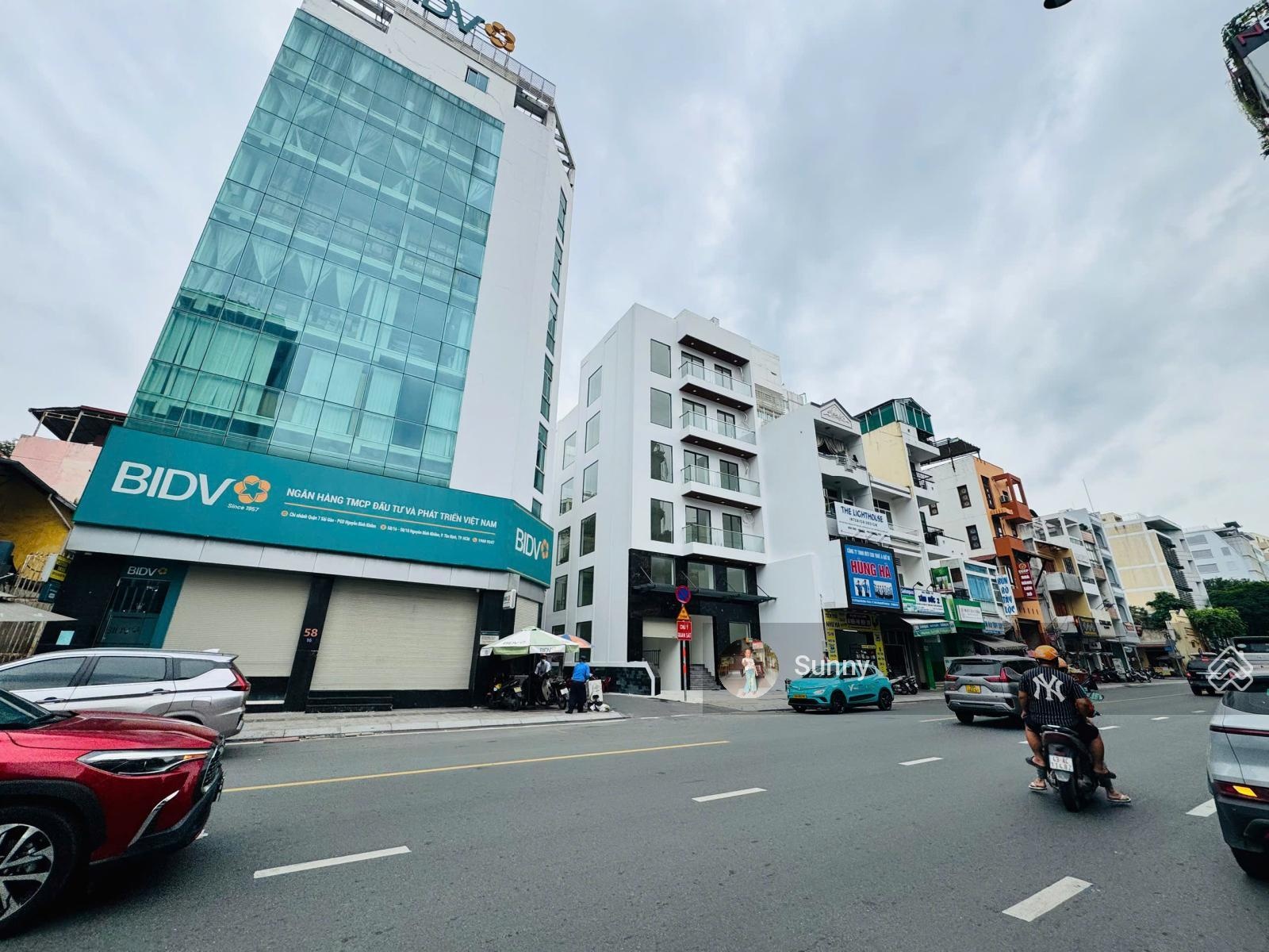 Vàng tăng, Giảm giá mặt tiền Ngay Cửu Long- Yên Thế (11x20m) CTXD hầm 7T hđt 100tr giá 35 tỷ