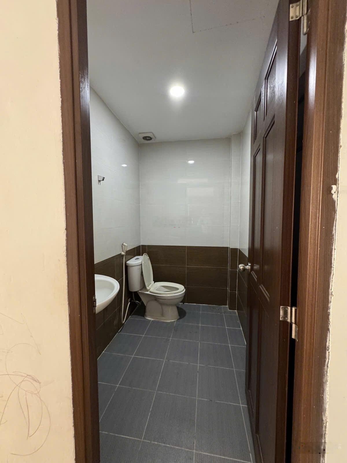 Chủ bán gấp nhà nguyễn xí hẻm 7 m oto đậu trước cửa diện tích hiếm 68m2 đất giá 11 tỷ 5 TL