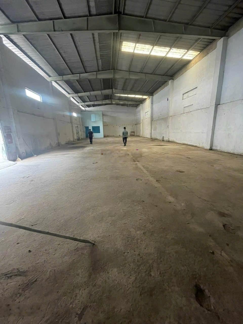 Cho thuê kho xưởng đg tiền lân 14 bà điểm kế bên kcn vĩnh lộc Dt : 500m2 giá 40tr đường xe cont40f