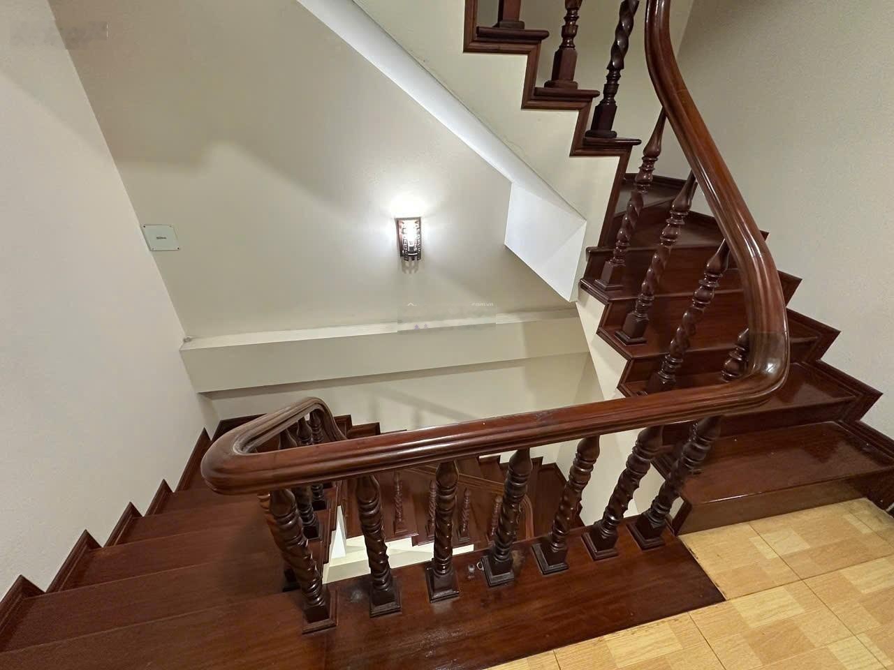 Chính chủ bán giảm 2 tỷ liền kề kđt văn khê 82,5m 5 tầng