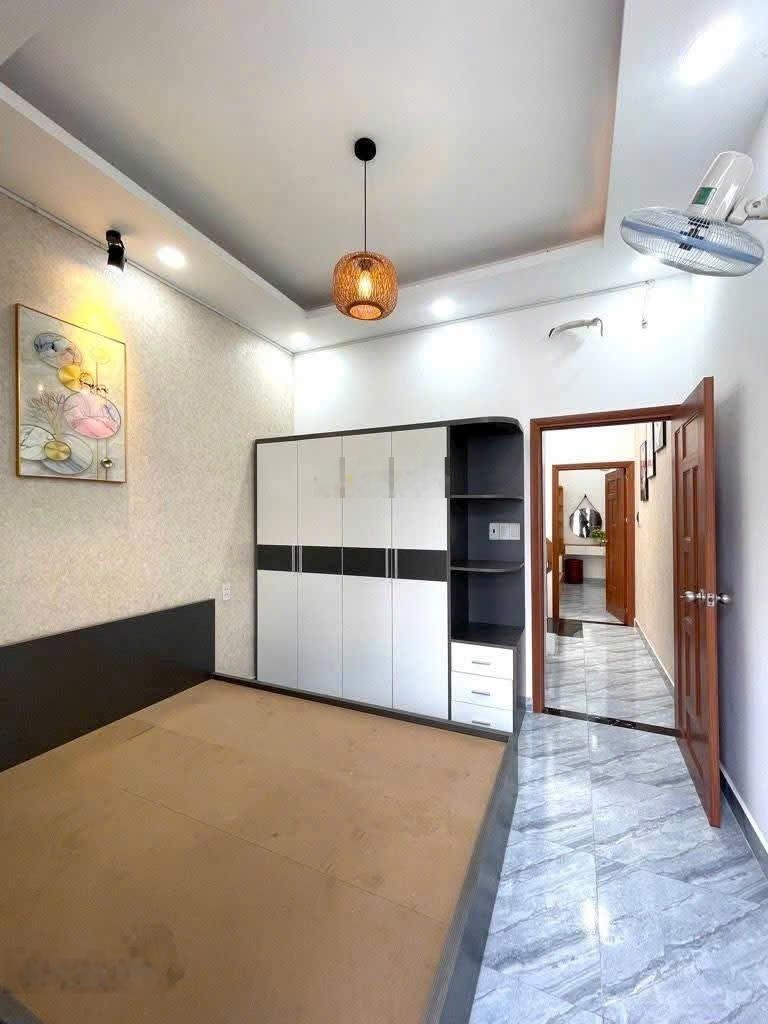 Bán nhà MTKD 2xx Hoàng Hoa Thám, phường 13, quận Tân Bình (4*15) cổng nhà ga T3