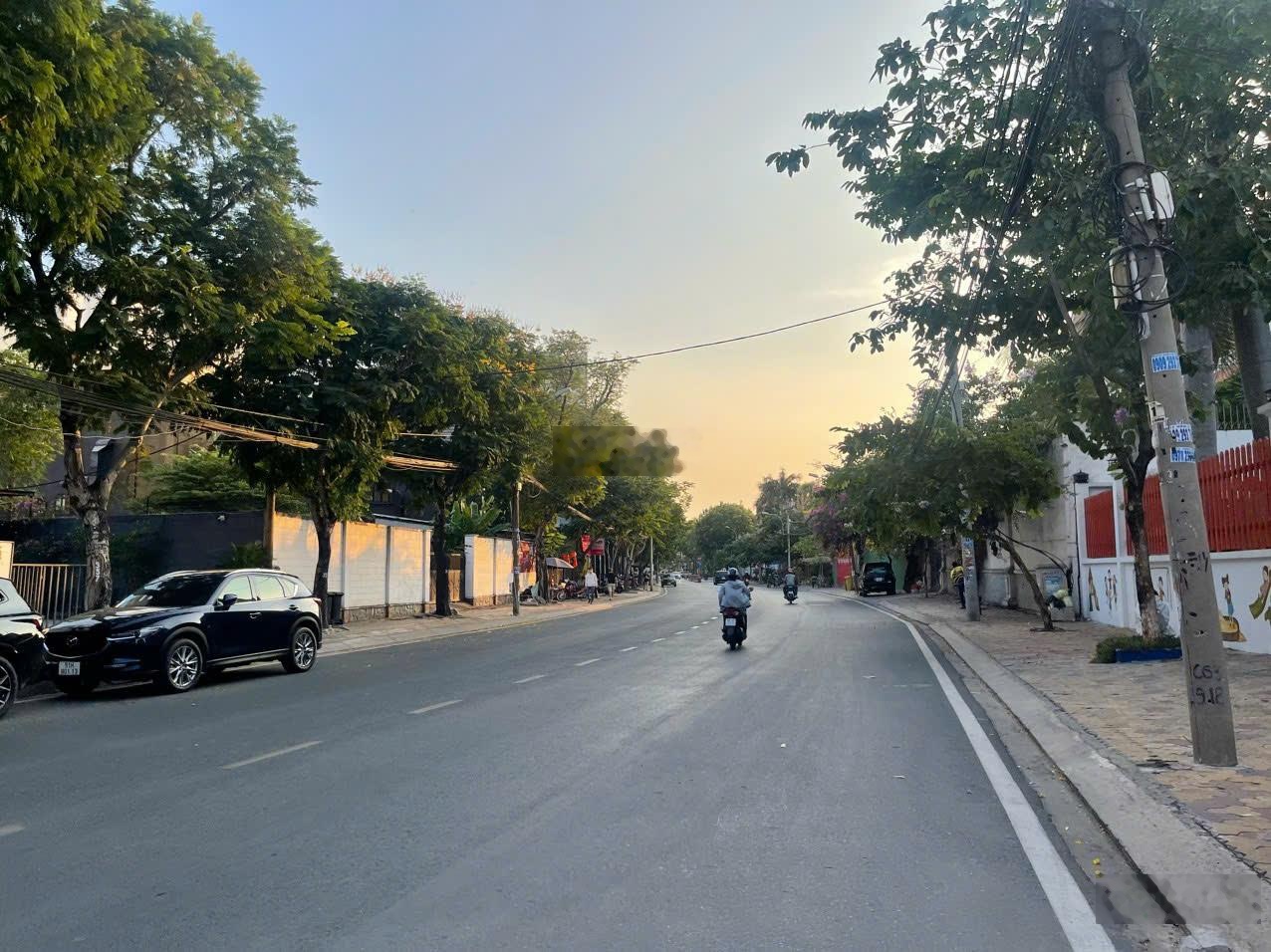 Khuôn đất xây building nguyễn văn hưởng, thảo điền, q2. dt: 7.5 x 30m (207m2). xd: hầm + 6t. 46 tỷ