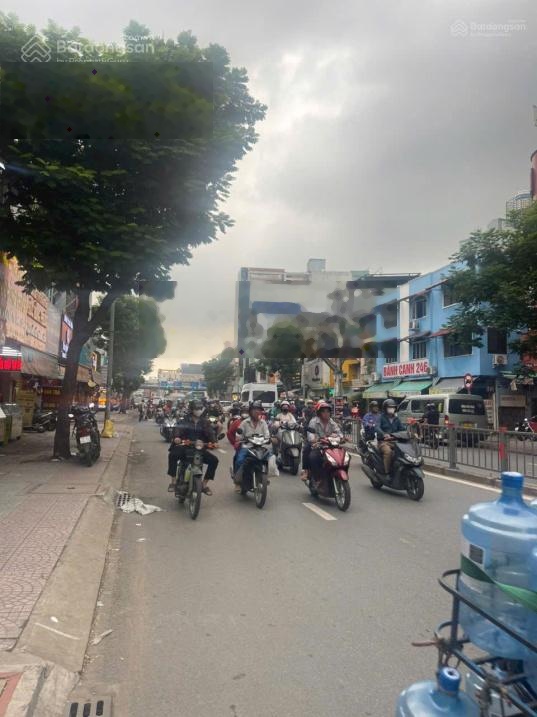 Bán nhà mt gần ngay phan đăng lưu- hoàng hoa thám -vị trí đẹp - 7 x10 - 3 tầng -hđt 35tr/th -27.9 t