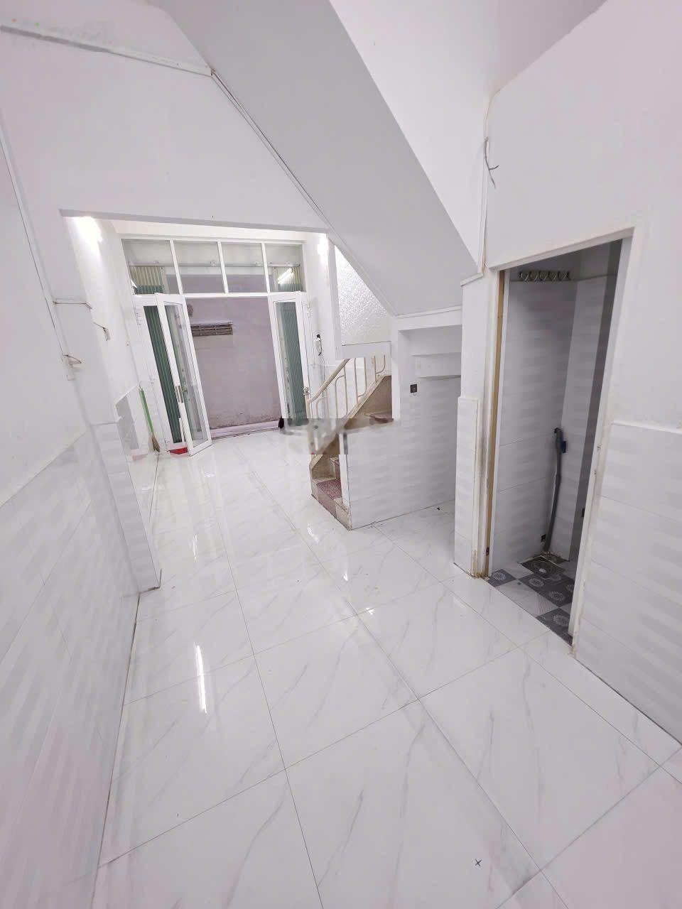 Cần bán nhà 2 tầng xây dựng kiên cố hẻm Trần Nguyên Hãn giá 2ty280