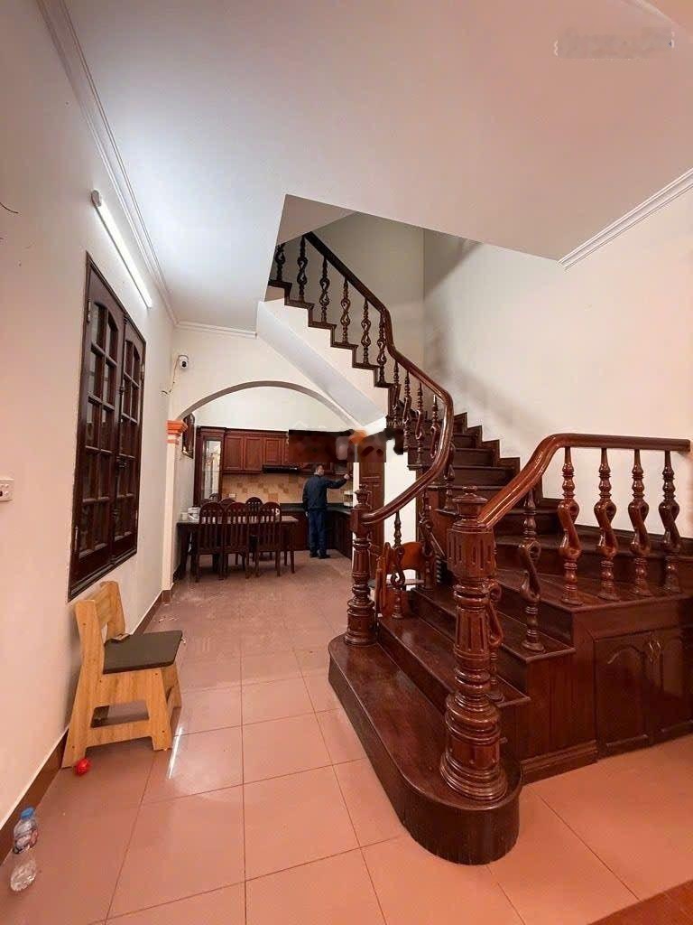 Hàng hiếm tại Đại La, 13,8 tỷ, 43m2, 4PN, 4 tầng dân xây lô góc 2 thoáng mặt ngõ kinh doanh