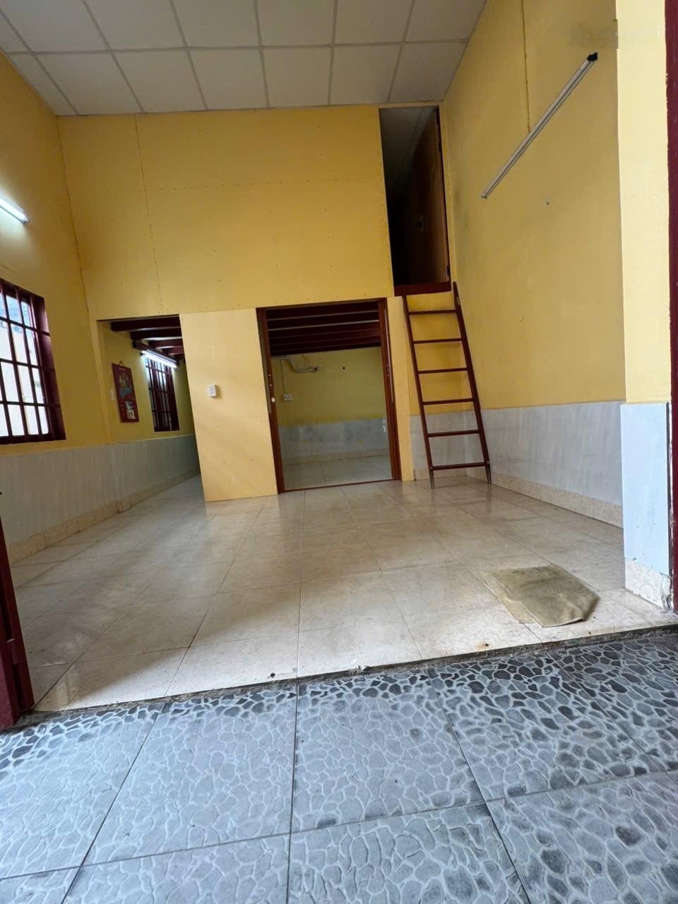 Cần bán gấp nhà cấp 4 1pn 1 gác lửng 1 vw giá chỉ hơn 2ty tí anh chị quan tâm alo em xuân nhé