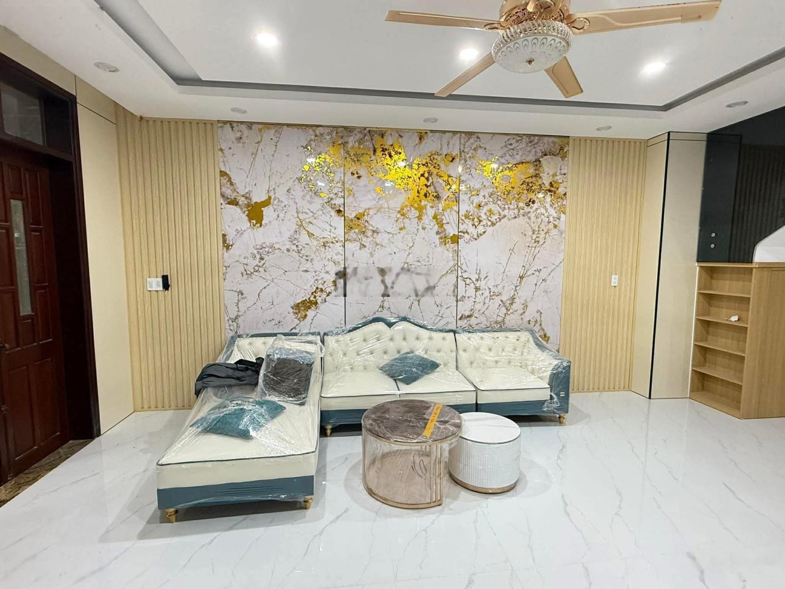 Nhà 3 tầng đẹp gần chợ hòa Xuân