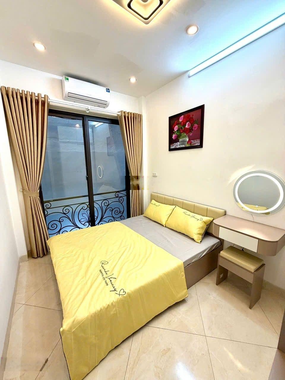 Chính chủ nhờ bán nhà Bạch Mai chỉ hơn 5 tỉ. 22m2x4 tầng, full nội thất, lô góc gần ô tô.