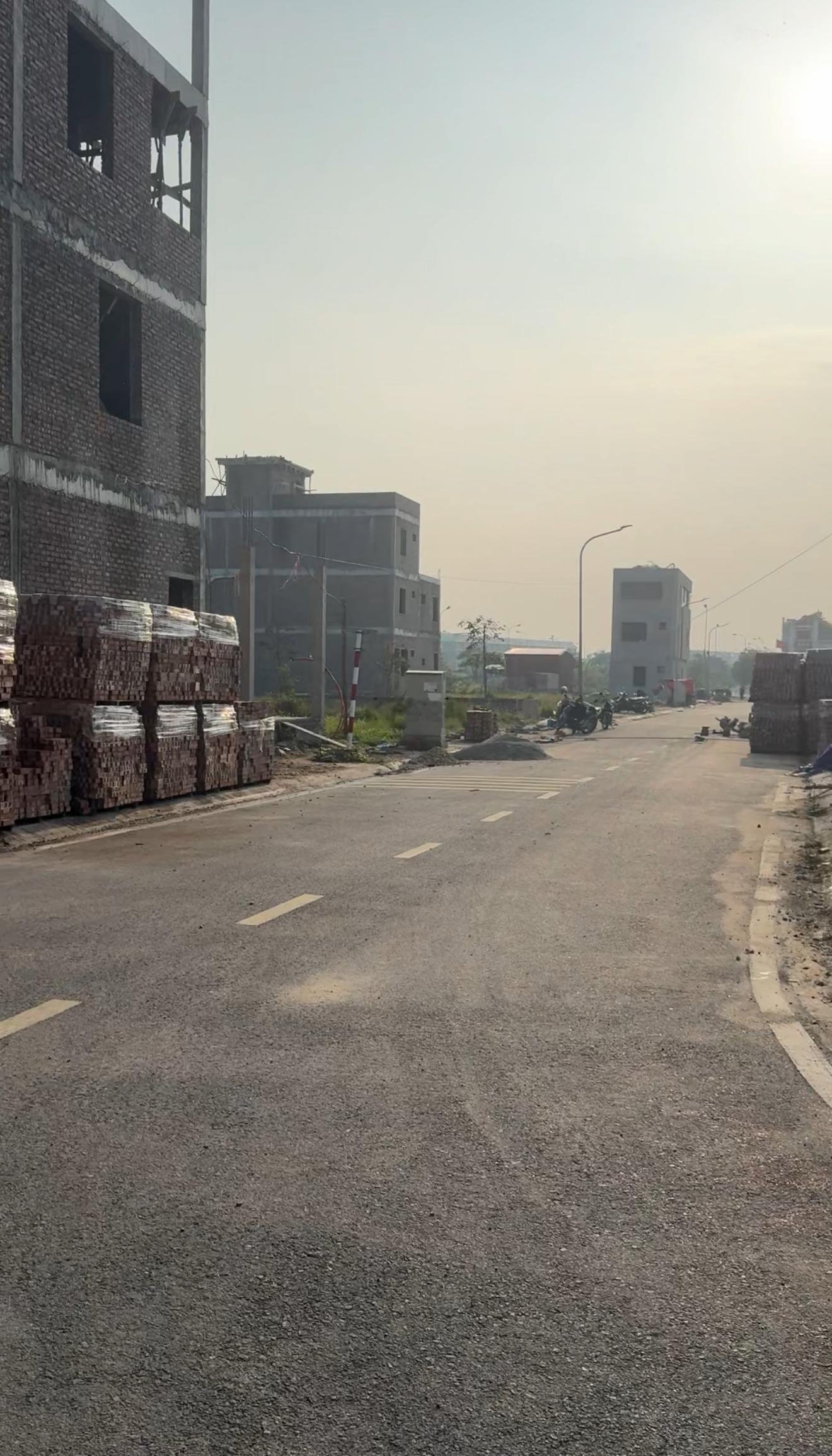 Spcc - bán lô đất Anh Dũng 5 - Dương Kinh diện tích: 74.5m2 lô góc pháp lý: Sổ hồng chính chủ