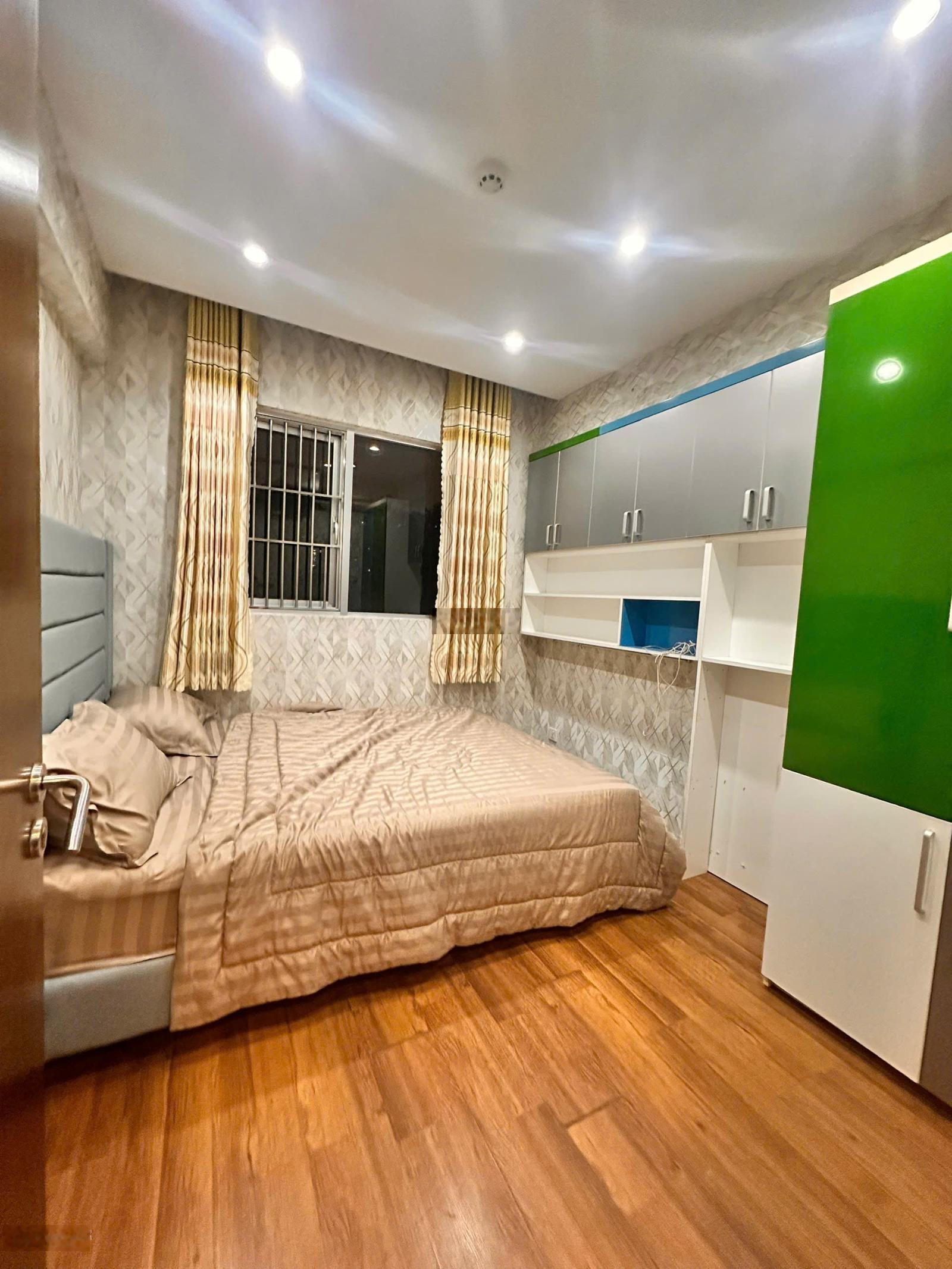 Ruby 3PN ban công dài nhìn trực diện hồ sinh thái, sổ hồng sẵn, chủ nhà mới làm mới, nội thất mới