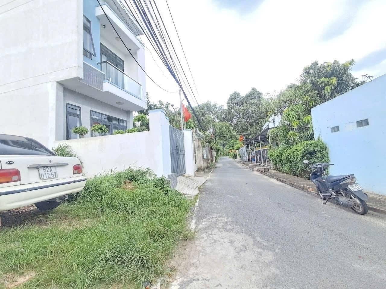 Nắm chủ lô đất ngay 550 cách Vincom Dĩ An 1km, Diện tích 74,6m2 sổ sẵn, full thổ cư, hàng ngộp hiếm