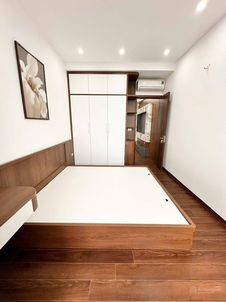 Bán CH 2N/2WC ban công hướng Bắc phố Vũ Phạm Hàm giá 6,45 tỷ hỗ trợ vay nguyên thực Lh 0976122331