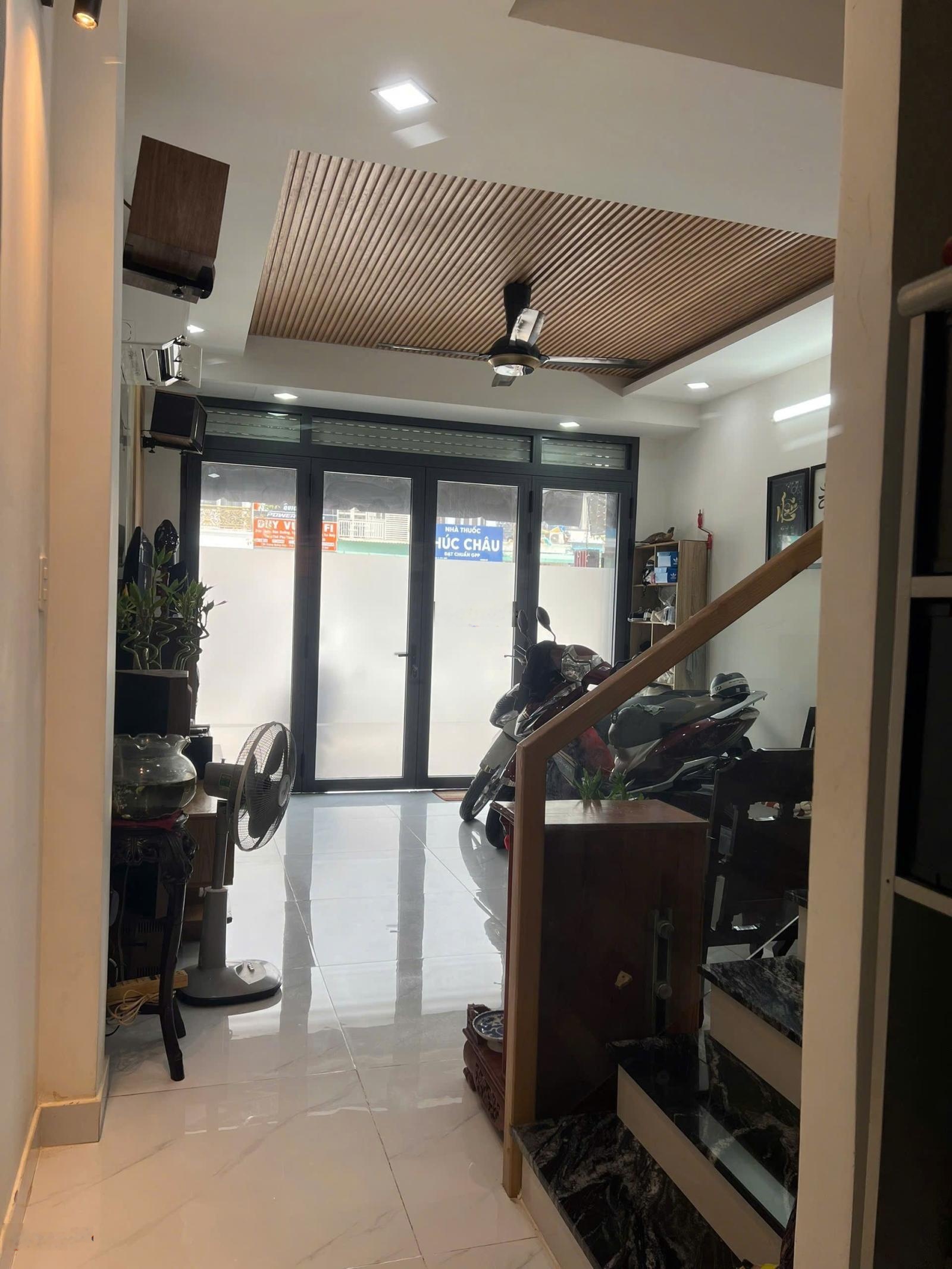 Mặt tiền sầm uất Top 1 Gò Vấp - Dương Quảng Hàm, nhà đẹp 4 tầng, Giá 13.8 tỷ TL