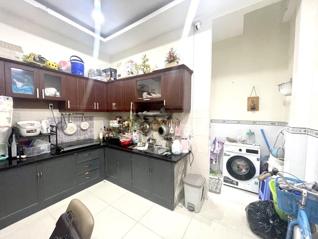 Bán nhà hẻm xe hơi Lê Văn Thọ, Gò Vấp gần Công viên Làng Hoa 2 phòng ngủ giá 6 tỷ hơn