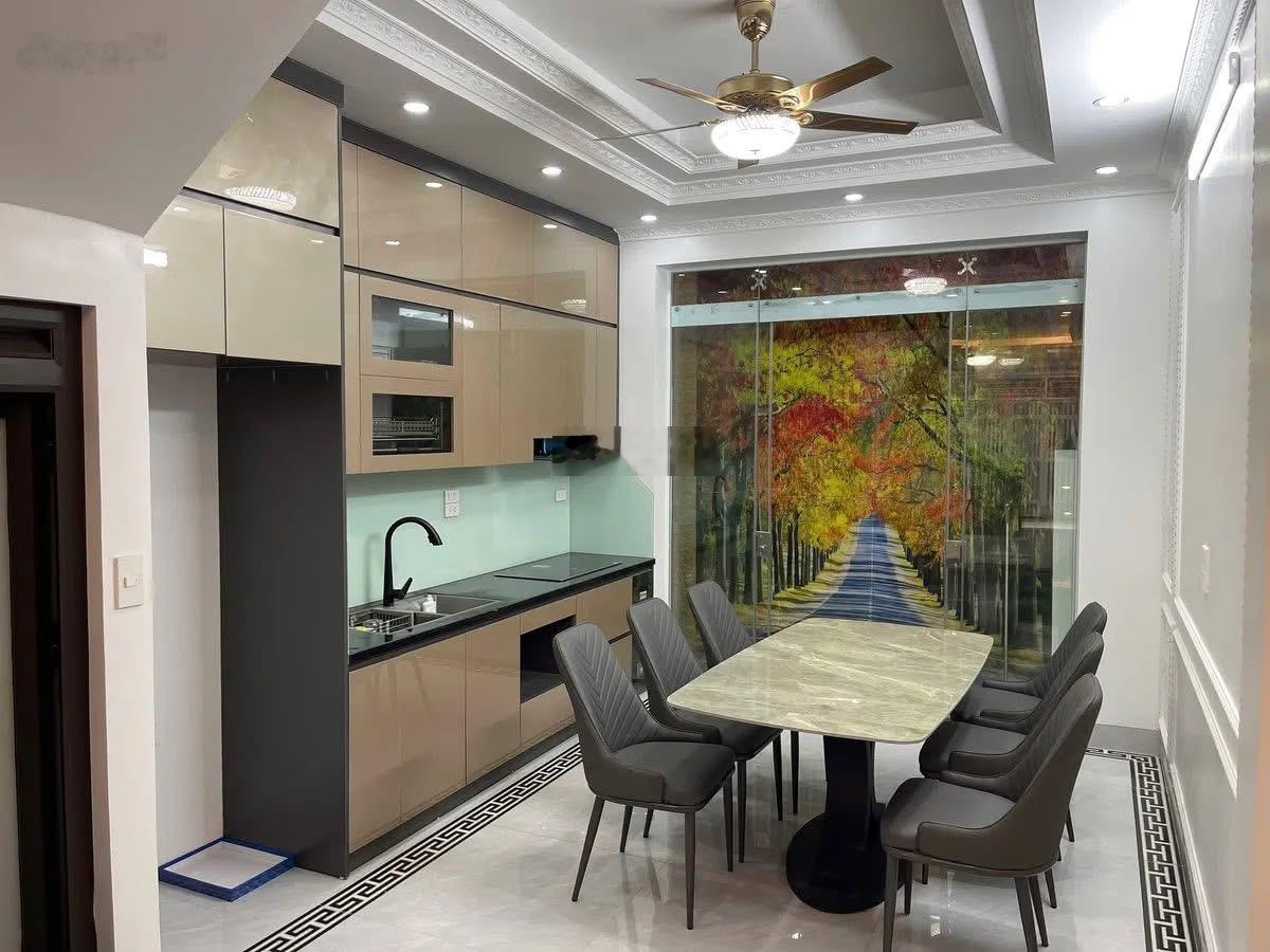 Sát mặt phố oto đỗ ngay cổng - vị trí đắc địa trung tâm hbt - 40m2 x 5t nhỉnh 8tỷ có tl