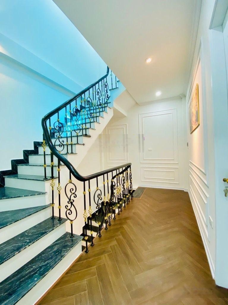 Xuân La 34m² 5 tầng 8.6 tỷ Gần Hồ Tây, ngách thông thoáng, tầm tiền hiếm