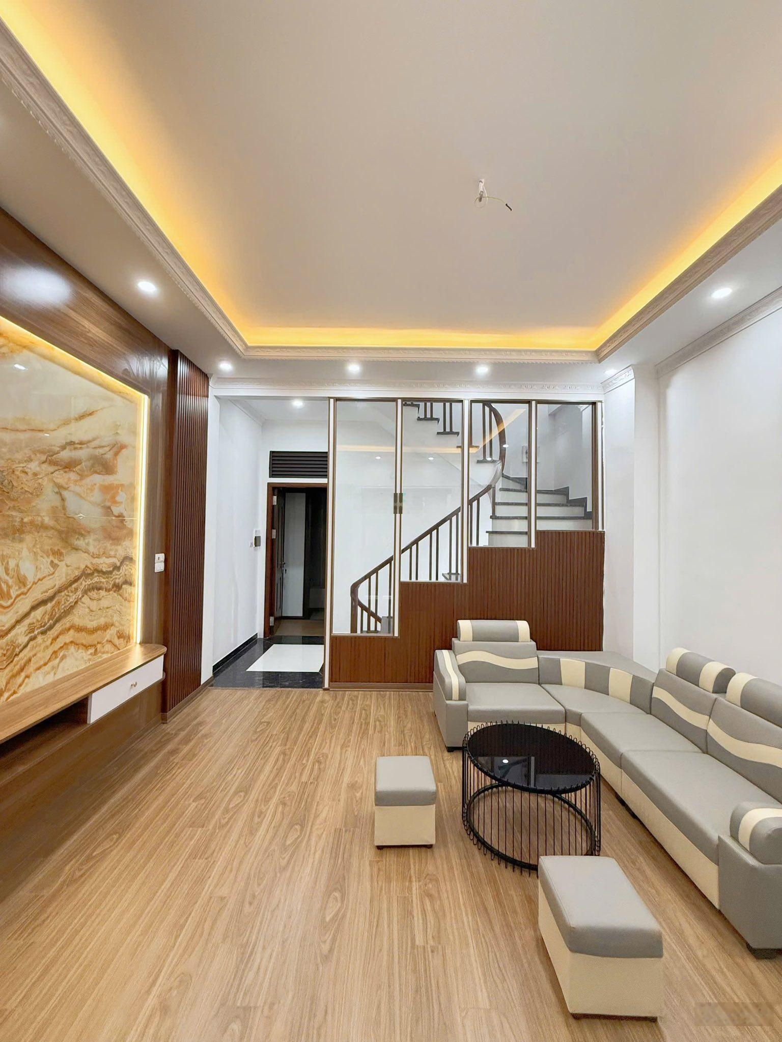 Hiếm! Bán nhà Trích Sài, ngõ ô tô, cách mặt hồ Tây 20m, 4 phòng ngủ