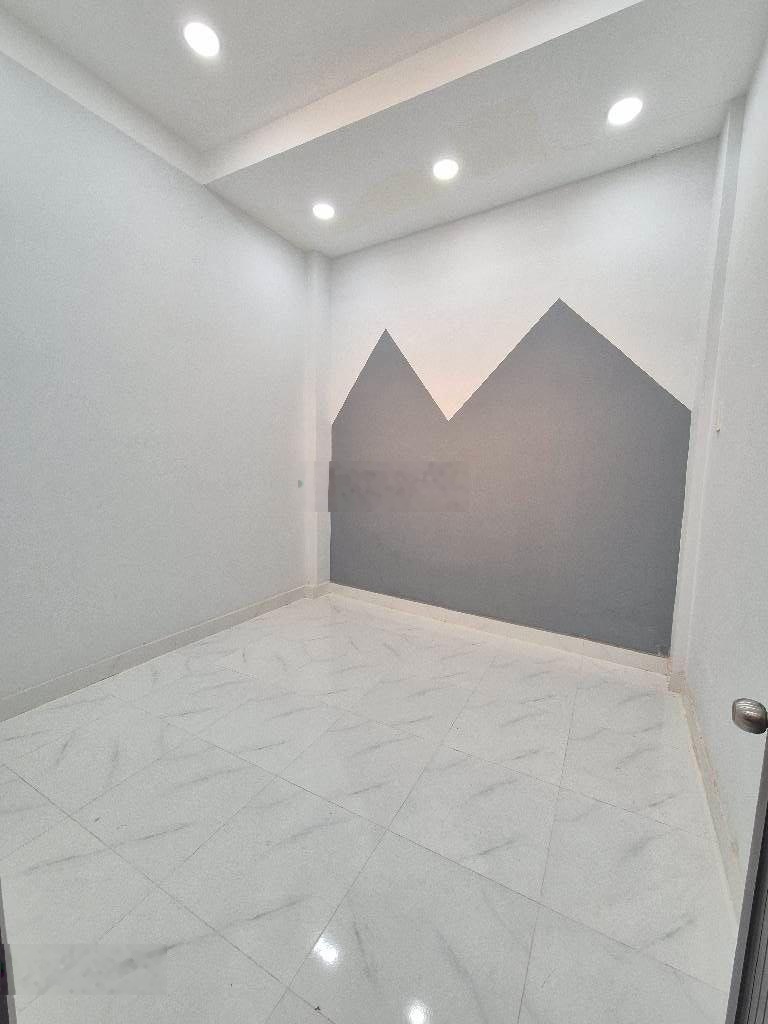 Nhà đẹp lưu quý kỳ p9 q8 - sát mặt tiền hưng phú - hẻm thông - 2 tầng 3pn - ngang 5m - nhỉnh 4 tỷ.