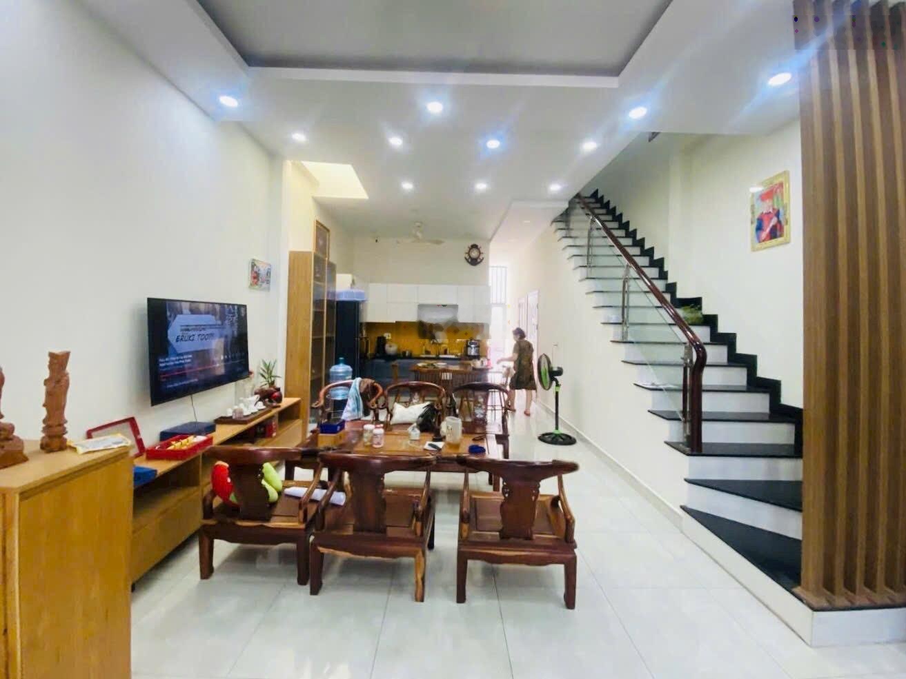 Bán nhà ngô chí quốc, bình chiểu, tp thủ đức hẻm xe hơi, 100m, giá 6.1 tỷ.