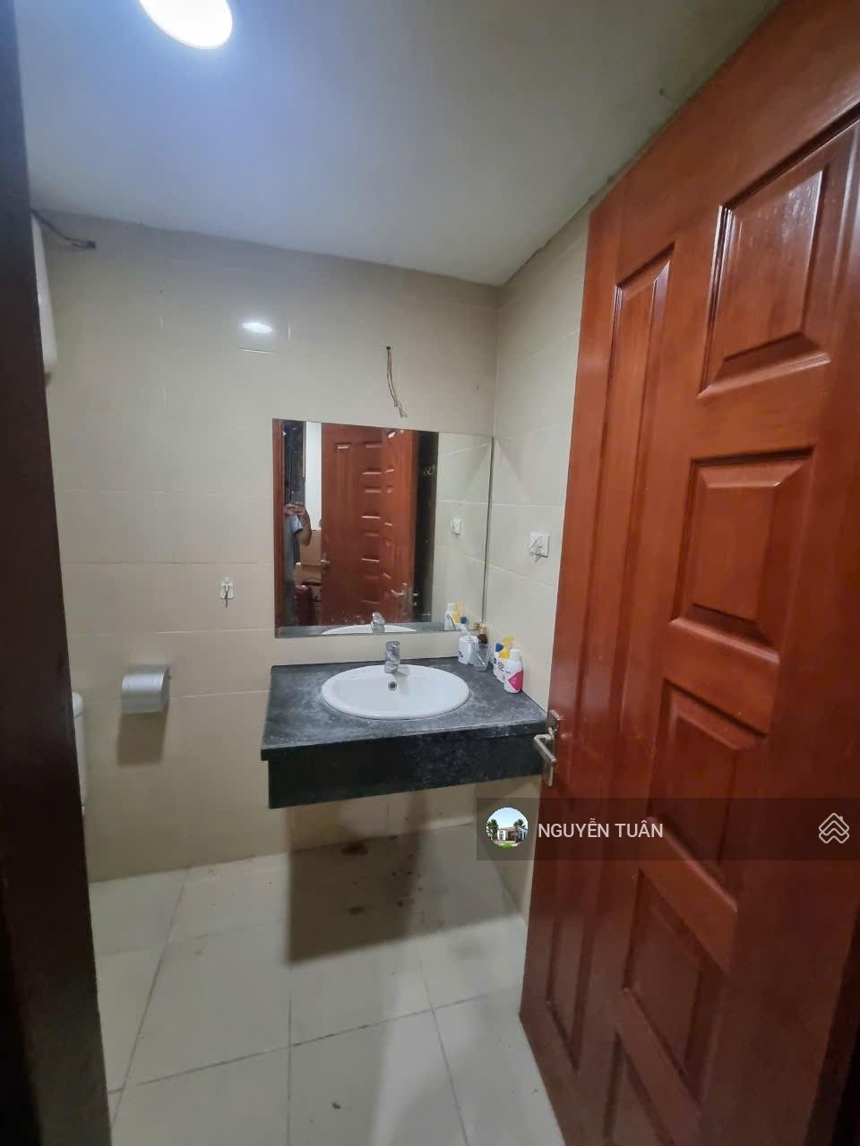 Bán căn 125m2 sổ đỏ giá 94tr/m2. Tòa HH1. Tầng thấp.