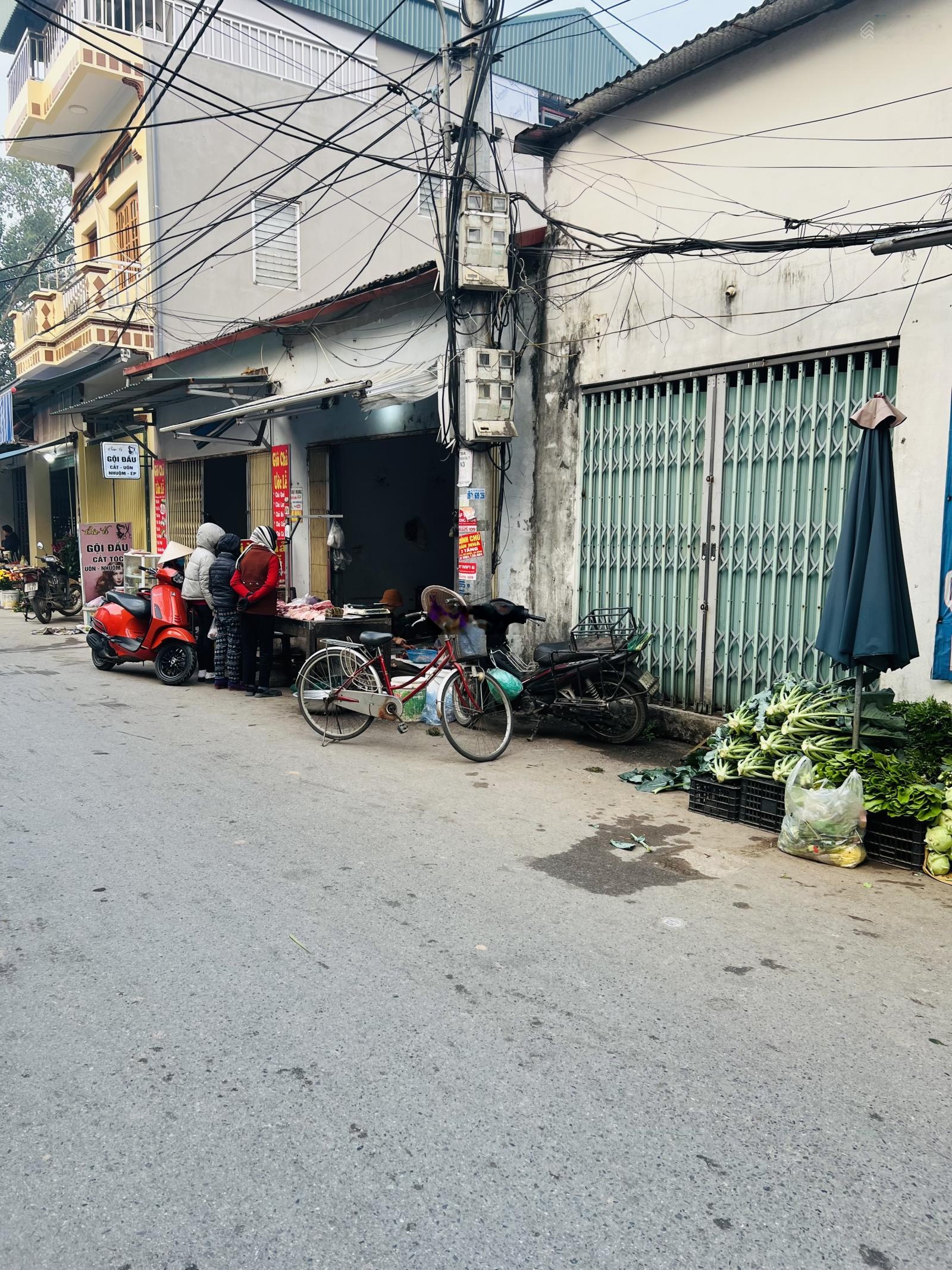 Gia đình cần cho thuê cửa hàng kinh doanh mặt chợ tổ 15 yên nghĩa