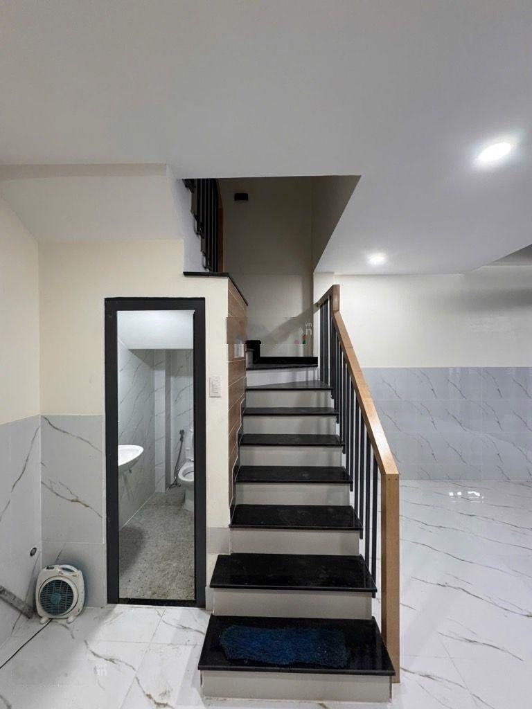 Chu văn an-30m2-6,4tỷ-4tầng bê tông cốt thép-3pn-4wc-sân thuọng-nhà mới có nội thất