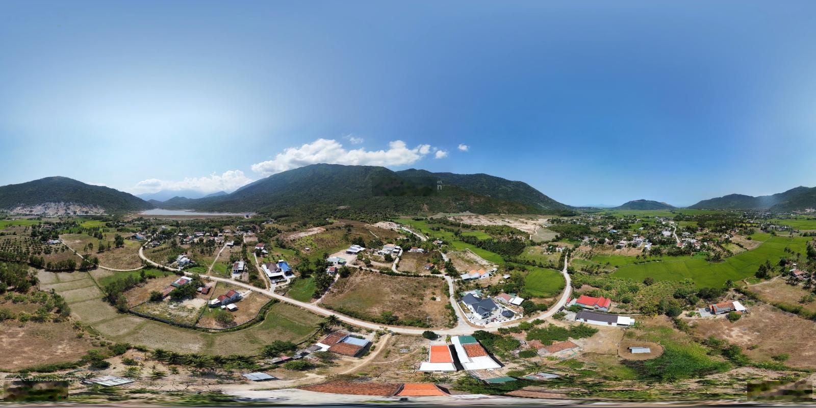 Cần tiền làm ăn bán nhanh lô 5000m2 full thổ cư tại xã Vạn Hưng Bắc Vân Phong LH: 0762111113