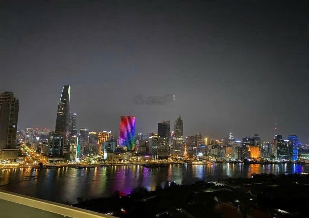 Chính chủ cần bán căn 3pn tầng cao view trực diện sông quận 1 cực đẹp
