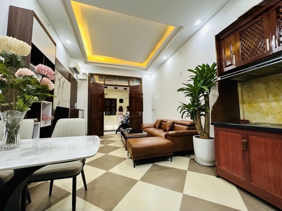 Nhà dân xây-10m ra mặt ngõ văn chương-100m mặt phố tôn đức thắng-33m 5t hơn 8 tỷ