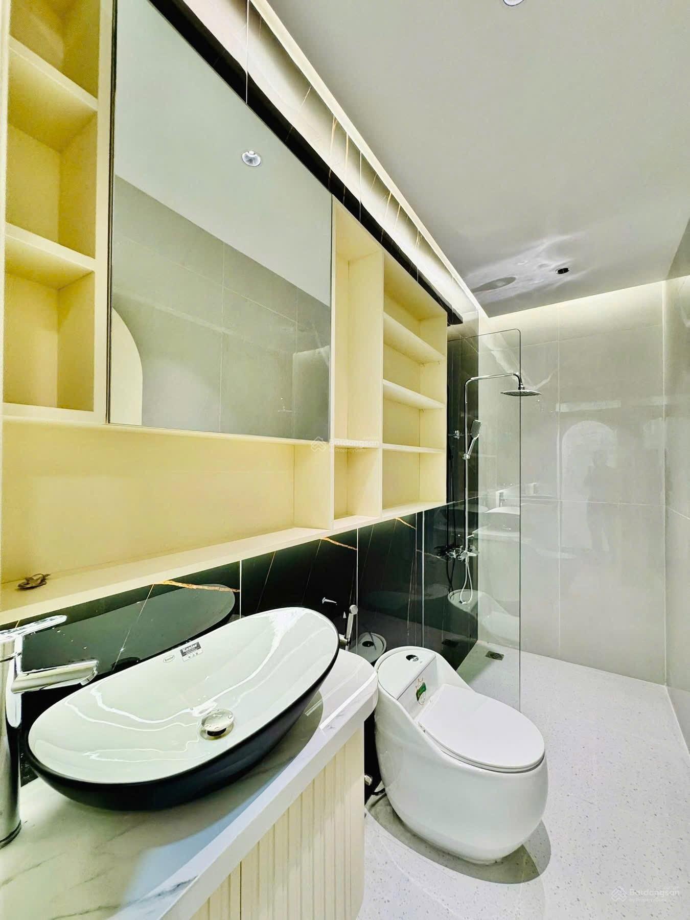 Nhà riêng 3 tầng nguyễn thị tần quận 8 giá 2,98 80m2 (5x16) 4pn 4wc hxh 6m mt 5m shr hđ thuê 18tr